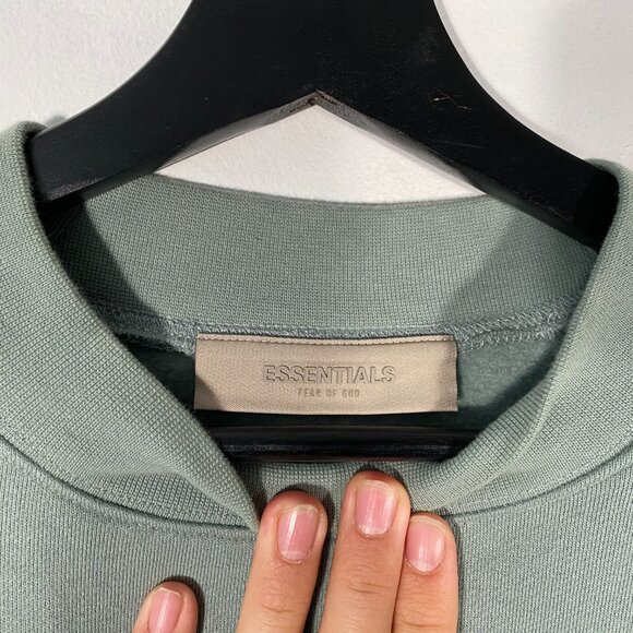 Fear of God Essentials Oversized Crewneck Sycamore mens size XS - Picture 4 of 9